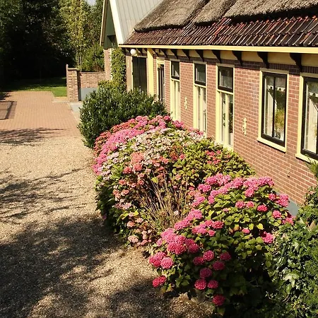 Tjallewal Bed & Breakfast 3*